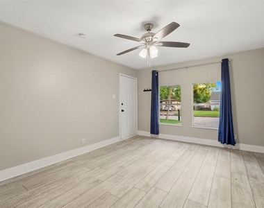 406 Gresham Street - Photo Thumbnail 11