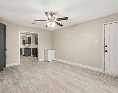 406 Gresham Street - Photo Thumbnail 9