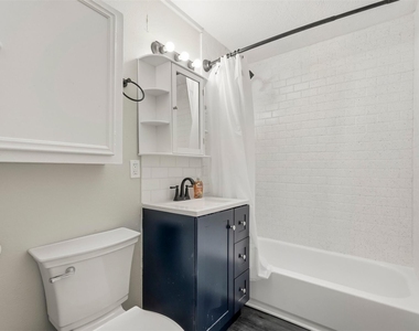 406 Gresham Street - Photo Thumbnail 17