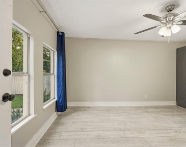 406 Gresham Street - Photo Thumbnail 7