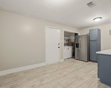 406 Gresham Street - Photo Thumbnail 19
