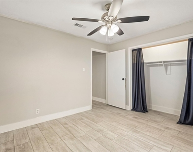 406 Gresham Street - Photo Thumbnail 3