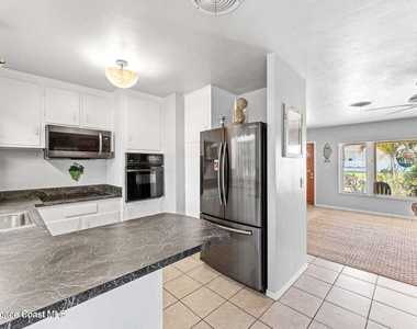 301 S Ramona Avenue - Photo Thumbnail 5