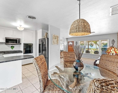 301 S Ramona Avenue - Photo Thumbnail 7