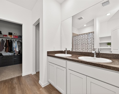 5442 Pinetree Crescent Lane - Photo Thumbnail 11
