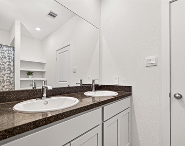 5442 Pinetree Crescent Lane - Photo Thumbnail 13