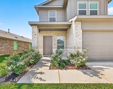 5442 Pinetree Crescent Lane - Photo Thumbnail 2