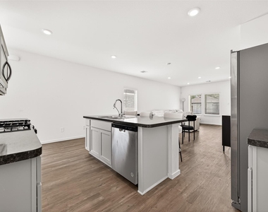 5442 Pinetree Crescent Lane - Photo Thumbnail 6