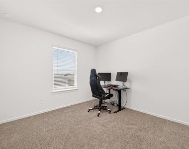 5442 Pinetree Crescent Lane - Photo Thumbnail 16