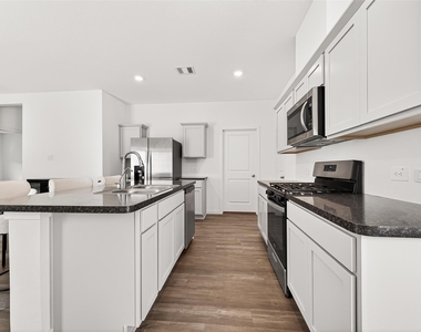5442 Pinetree Crescent Lane - Photo Thumbnail 5