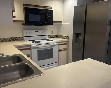 1600 Woodland Drive - Photo Thumbnail 4