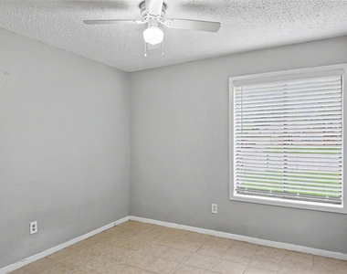 7410 Songwind Lane - Photo Thumbnail 12