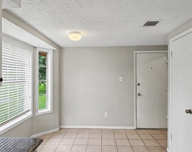 7410 Songwind Lane - Photo Thumbnail 8