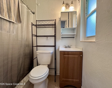 1812 Oakwood Drive - Photo Thumbnail 6