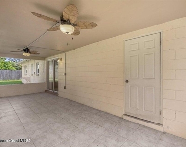 1812 Oakwood Drive - Photo Thumbnail 10