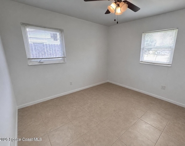 1812 Oakwood Drive - Photo Thumbnail 9