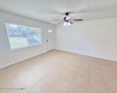 1812 Oakwood Drive - Photo Thumbnail 6