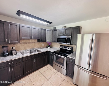 1812 Oakwood Drive - Photo Thumbnail 4