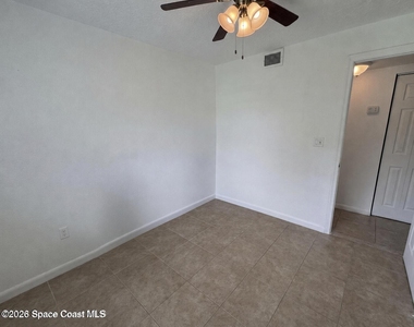 1812 Oakwood Drive - Photo Thumbnail 8