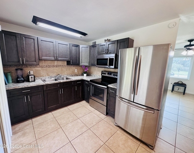 1812 Oakwood Drive - Photo Thumbnail 3