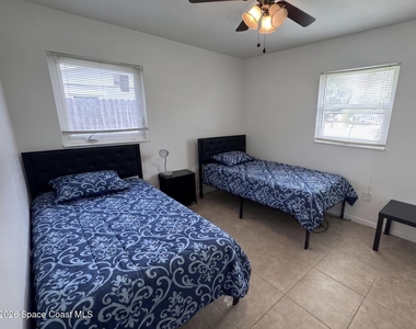 1812 Oakwood Drive - Photo Thumbnail 8