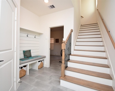 918 W 25th Street - Photo Thumbnail 4