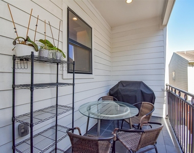 918 W 25th Street - Photo Thumbnail 20