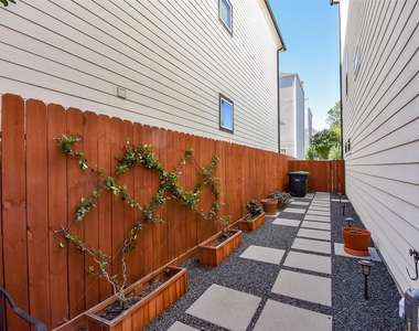 918 W 25th Street - Photo Thumbnail 9