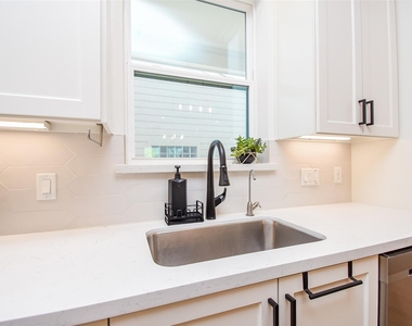 918 W 25th Street - Photo Thumbnail 14