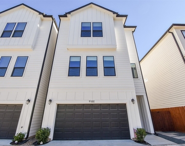 918 W 25th Street - Photo Thumbnail 2