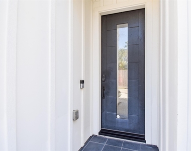 918 W 25th Street - Photo Thumbnail 3