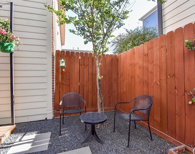 918 W 25th Street - Photo Thumbnail 10