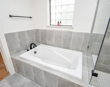 918 W 25th Street - Photo Thumbnail 27