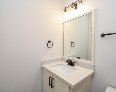 918 W 25th Street - Photo Thumbnail 31