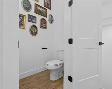 3026 Live Oak Street - Photo Thumbnail 12