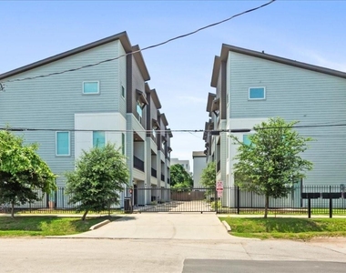 3026 Live Oak Street - Photo Thumbnail 25