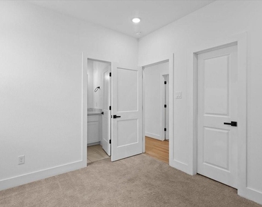 3026 Live Oak Street - Photo Thumbnail 19