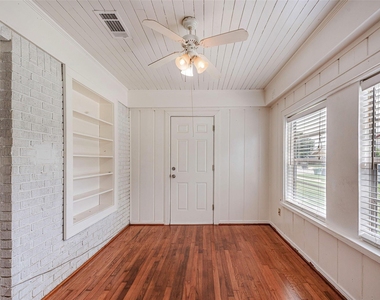 2611 Rosewood Street - Photo Thumbnail 7