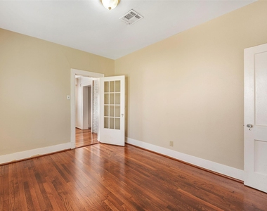 2611 Rosewood Street - Photo Thumbnail 11