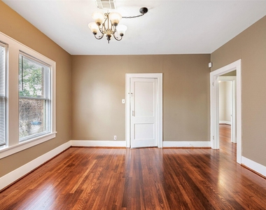 2611 Rosewood Street - Photo Thumbnail 4