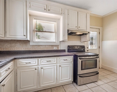 2611 Rosewood Street - Photo Thumbnail 15