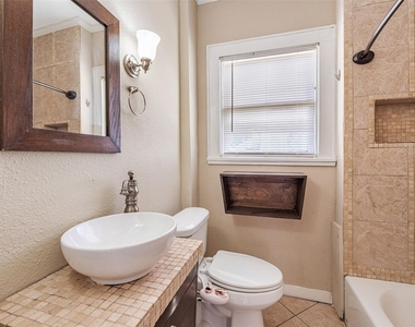2611 Rosewood Street - Photo Thumbnail 12