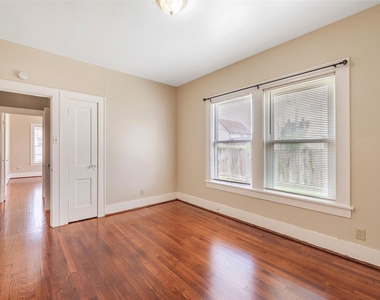 2611 Rosewood Street - Photo Thumbnail 10