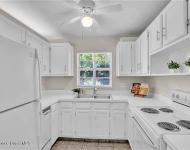 17 Vista Palm Lane - Photo Thumbnail 2