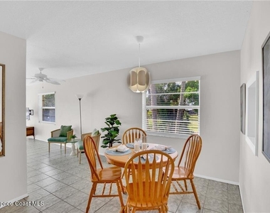 17 Vista Palm Lane - Photo Thumbnail 3