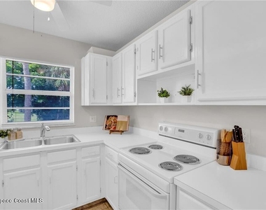 17 Vista Palm Lane - Photo Thumbnail 1