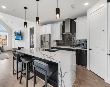 5119 Murillo Drive - Photo Thumbnail 4