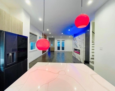 5855 Dolores Street - Photo Thumbnail 11