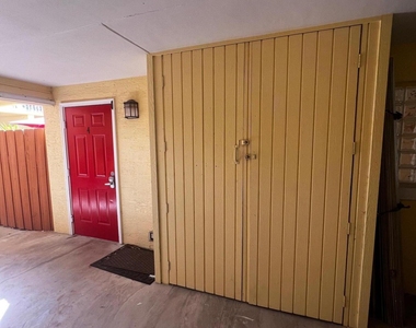 11195 Roseland Road - Photo Thumbnail 2