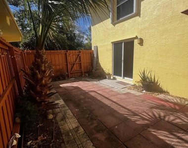 11195 Roseland Road - Photo Thumbnail 1